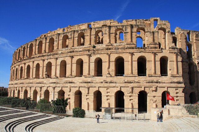 20090201_tunisiatrip_19_el_djem_lamphith